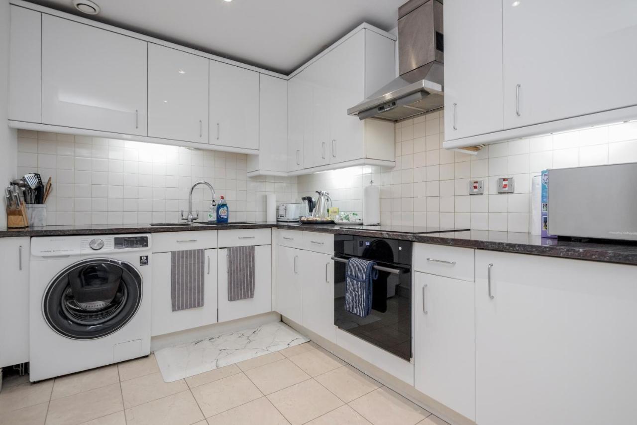 Oxford Street Homestay London Exterior photo