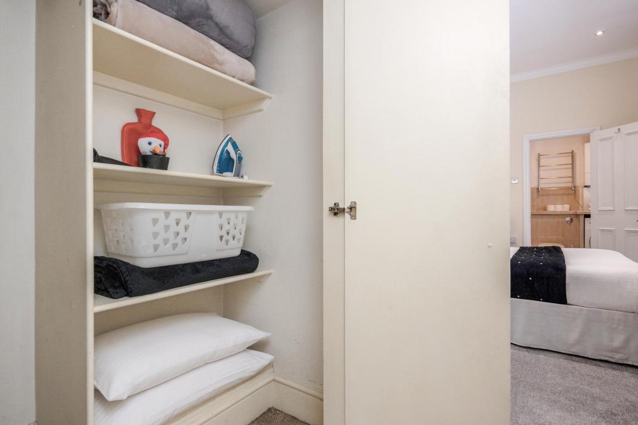 Oxford Street Homestay London Exterior photo
